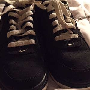 I am selling Nike Air Force 1